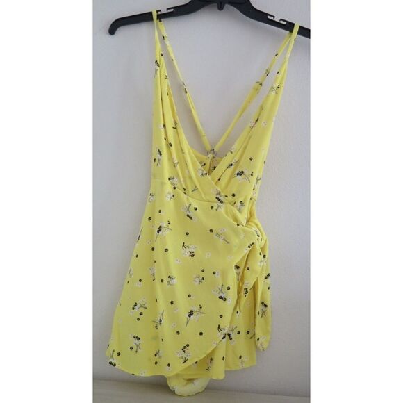 Free People Women's Sz 2 Yellow Floral Tango at Night Wrap Romper Playsuit - Picture 1 of 9